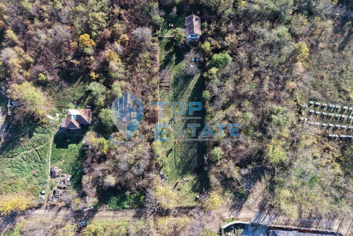 Парцел с променено предназначение за жилищно строителство в кв. Зона Б, град Велико Търново - 0