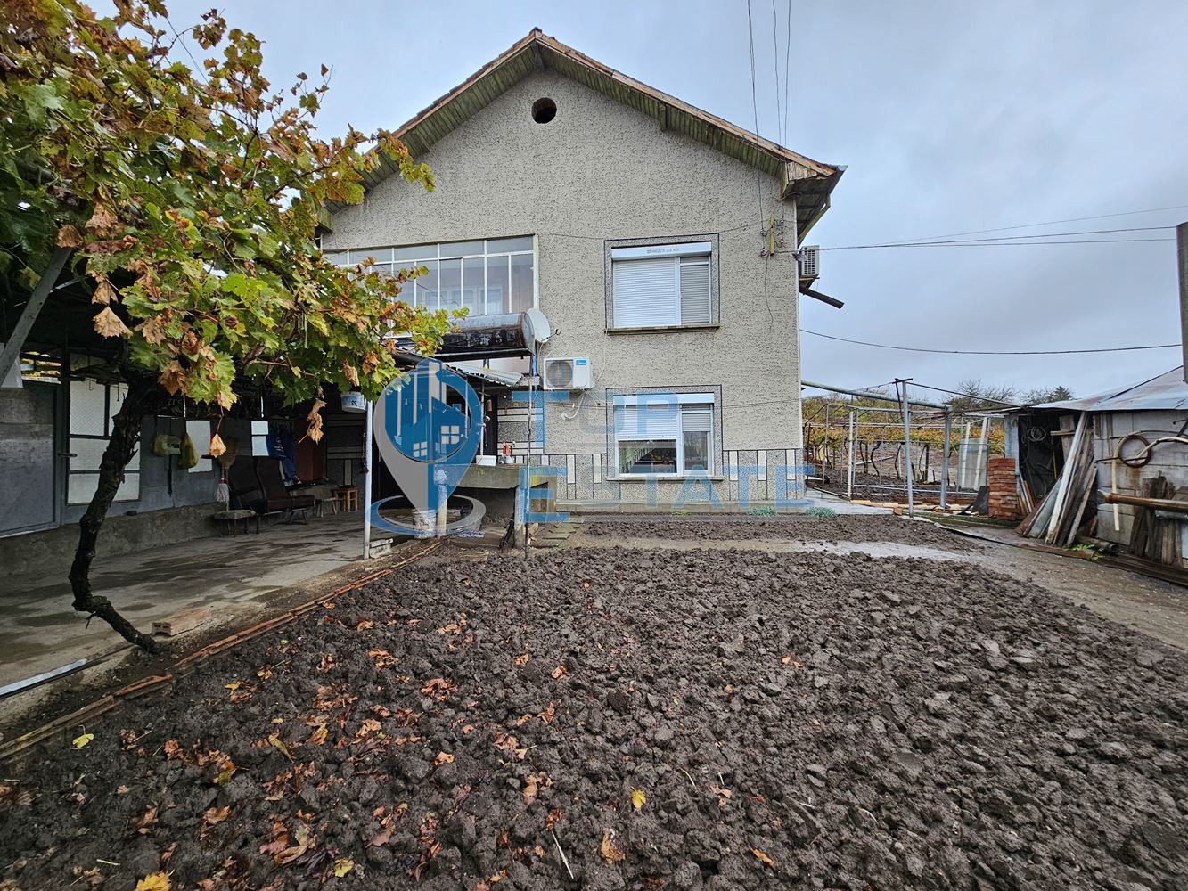 Двуетажна тухлена и обзаведена къща в село Хаджидимитрово-0 Двуетажна тухлена и обзаведена къща в село Хаджидимитрово - 0