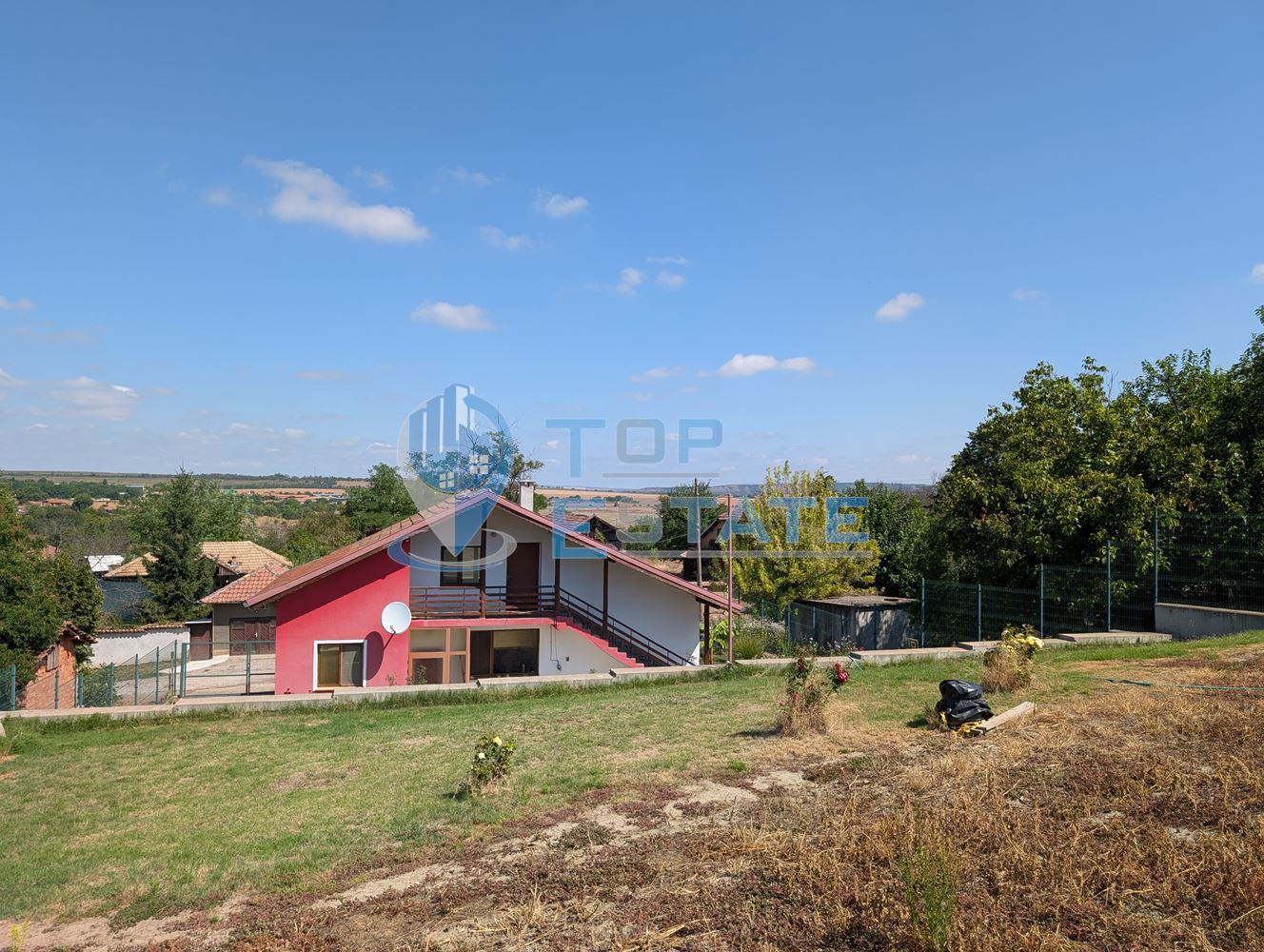 Масивна двуетажна къща в село Караисен - 0