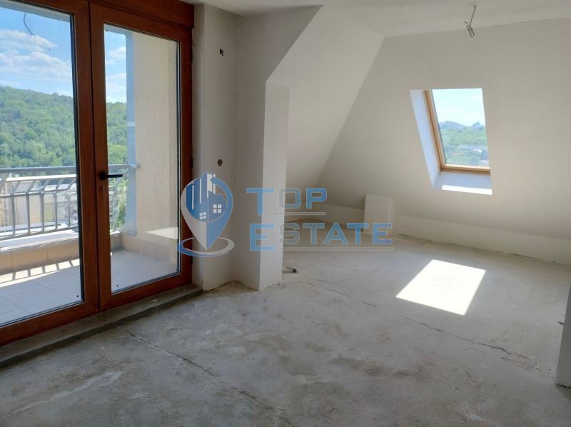 Мезонет с панорамна гледка в новопостроена сграда в центъра на град Велико Търново - 0