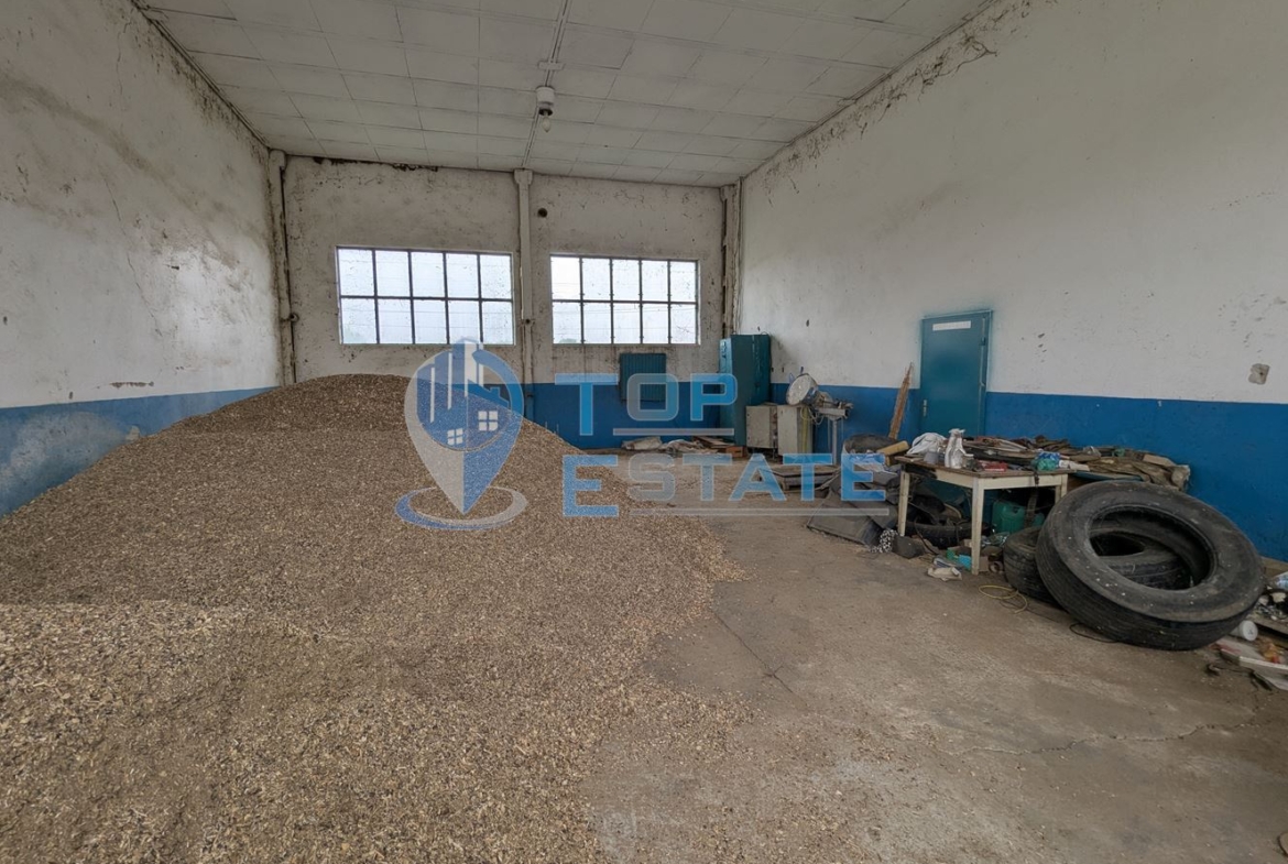 Стопански двор с жилищна част в покрайнините на село Ресен, област Велико Търново - 0