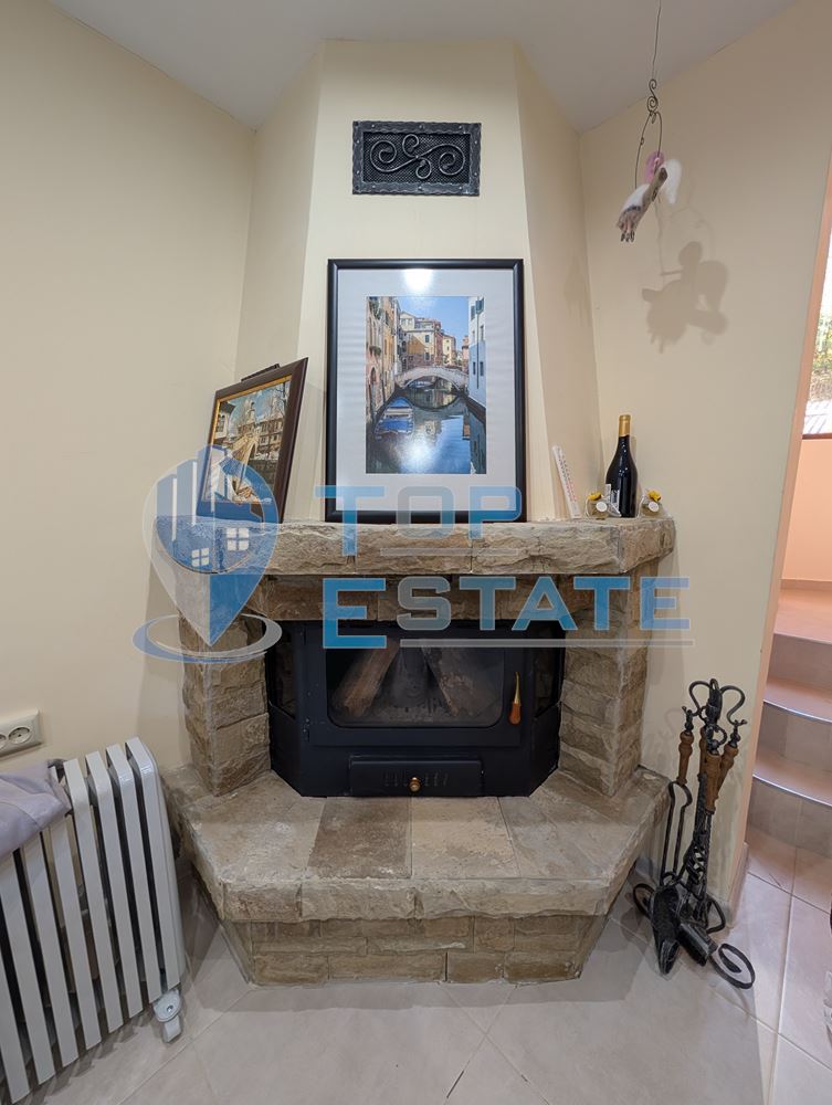 Двуетажна масивна вила в близост до град Плачковци - 0