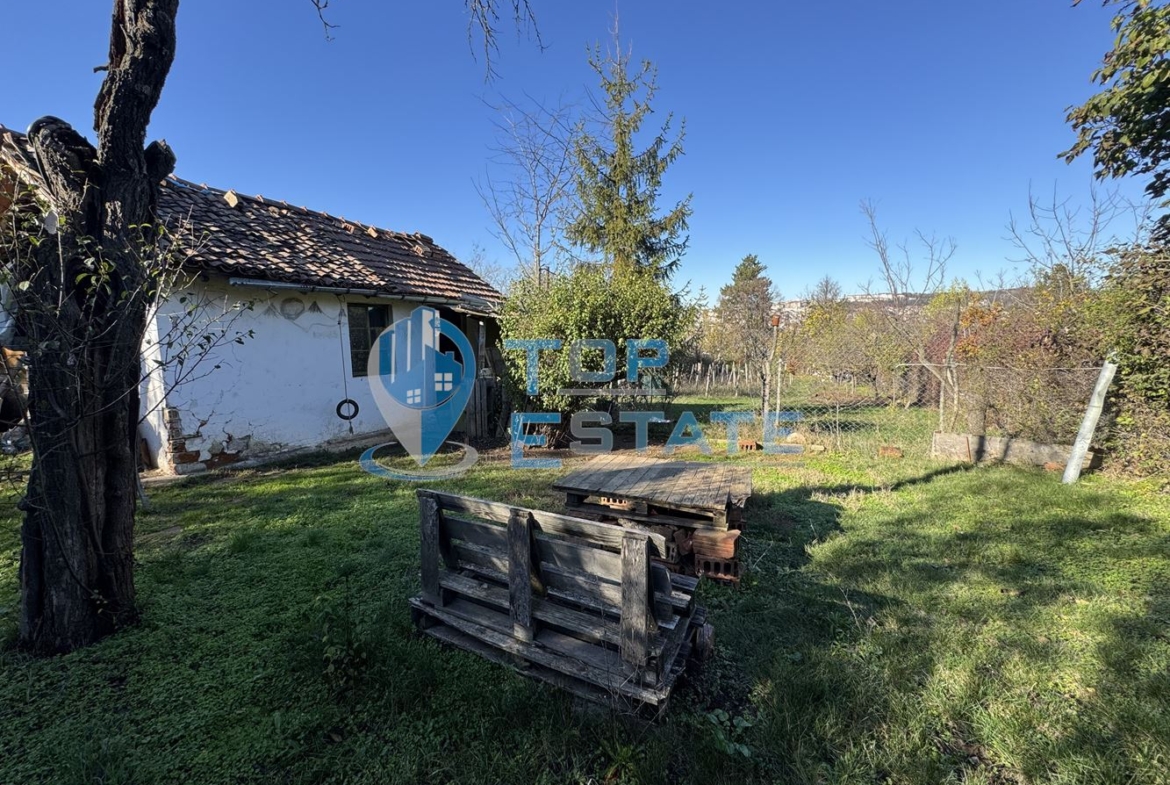 Парцел с променено предназначение за жилищно строителство в кв. Зона Б, град Велико Търново - 0