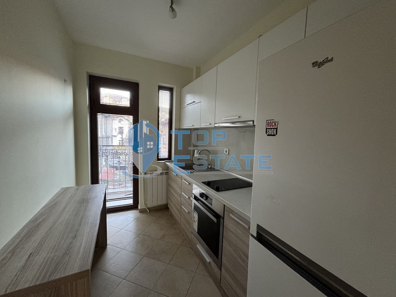 Обзаведен тристаен апартамент под наем с две спални в центъра, град Велико Търново - 0