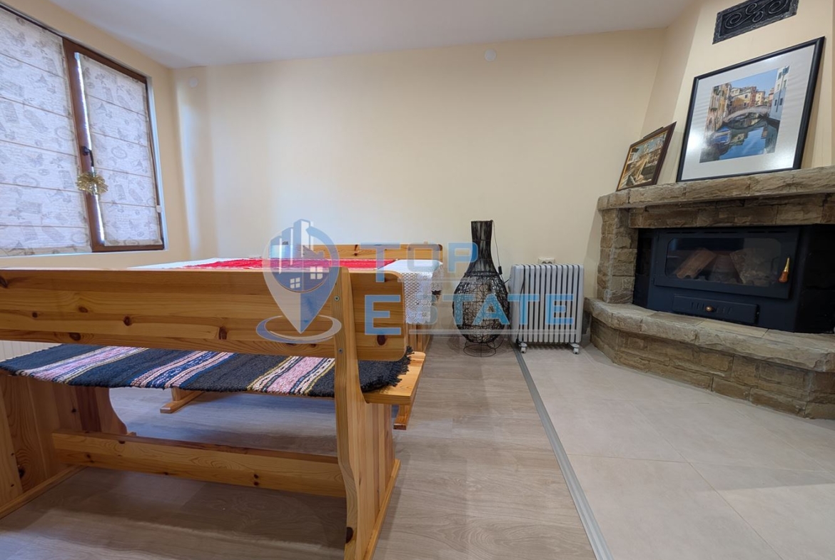 Двуетажна масивна вила в близост до град Плачковци - 0