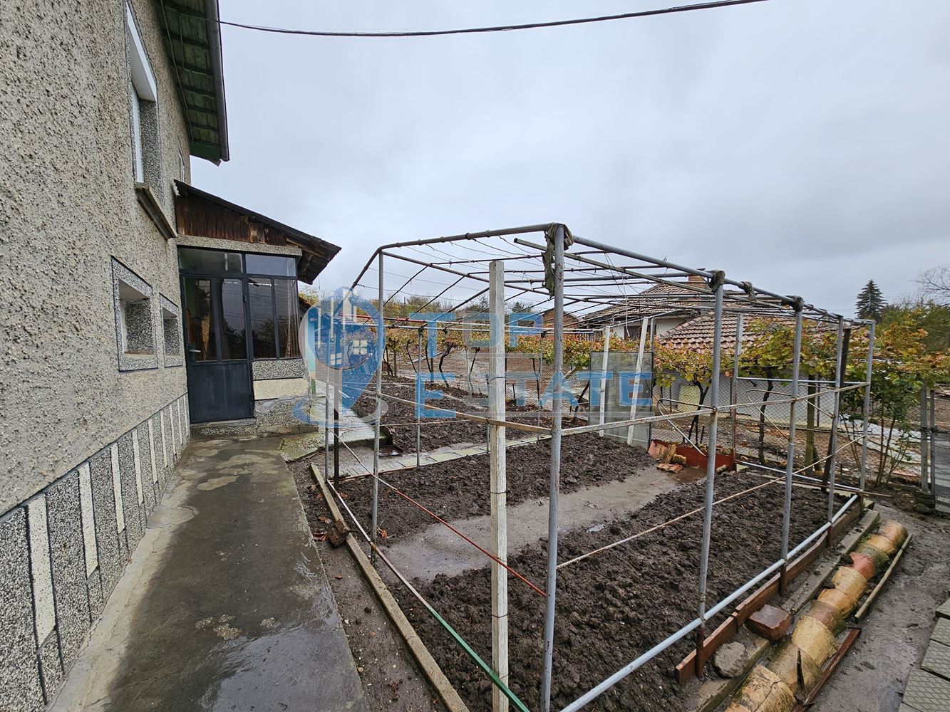 Двуетажна тухлена и обзаведена къща в село Хаджидимитрово-0 Двуетажна тухлена и обзаведена къща в село Хаджидимитрово - 0