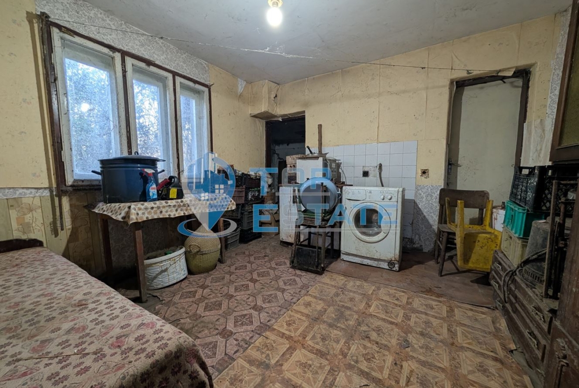 Едноетажна къща с лятна кухня и гараж в село Мерданя, област Велико Търново - 0