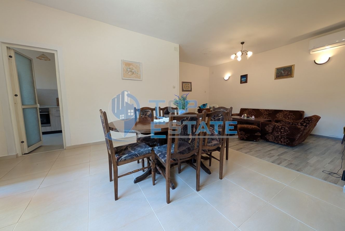 Масивна двуетажна къща в село Караисен - 0