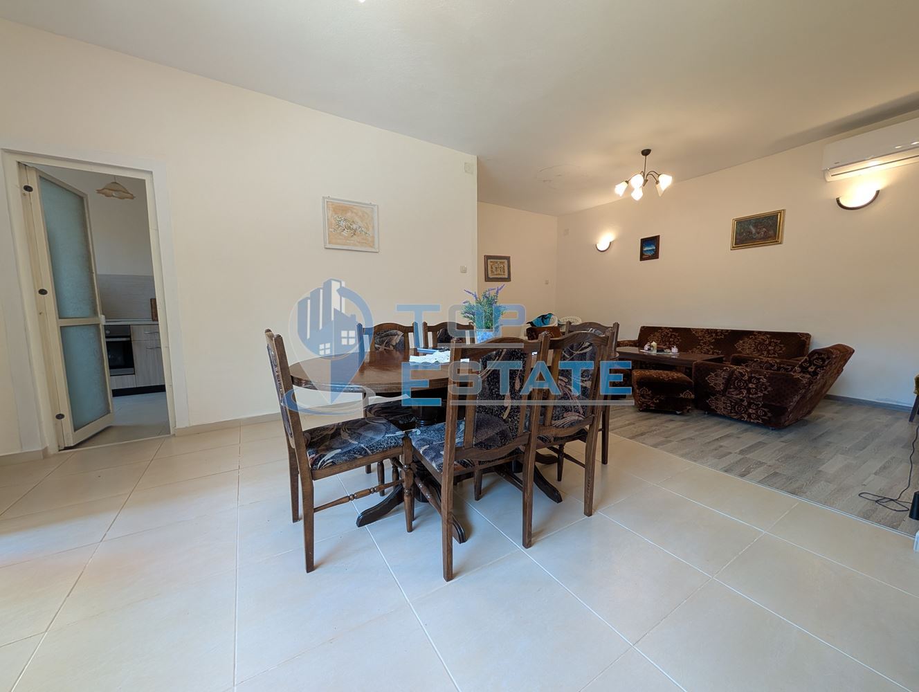 Масивна двуетажна къща в село Караисен - 0