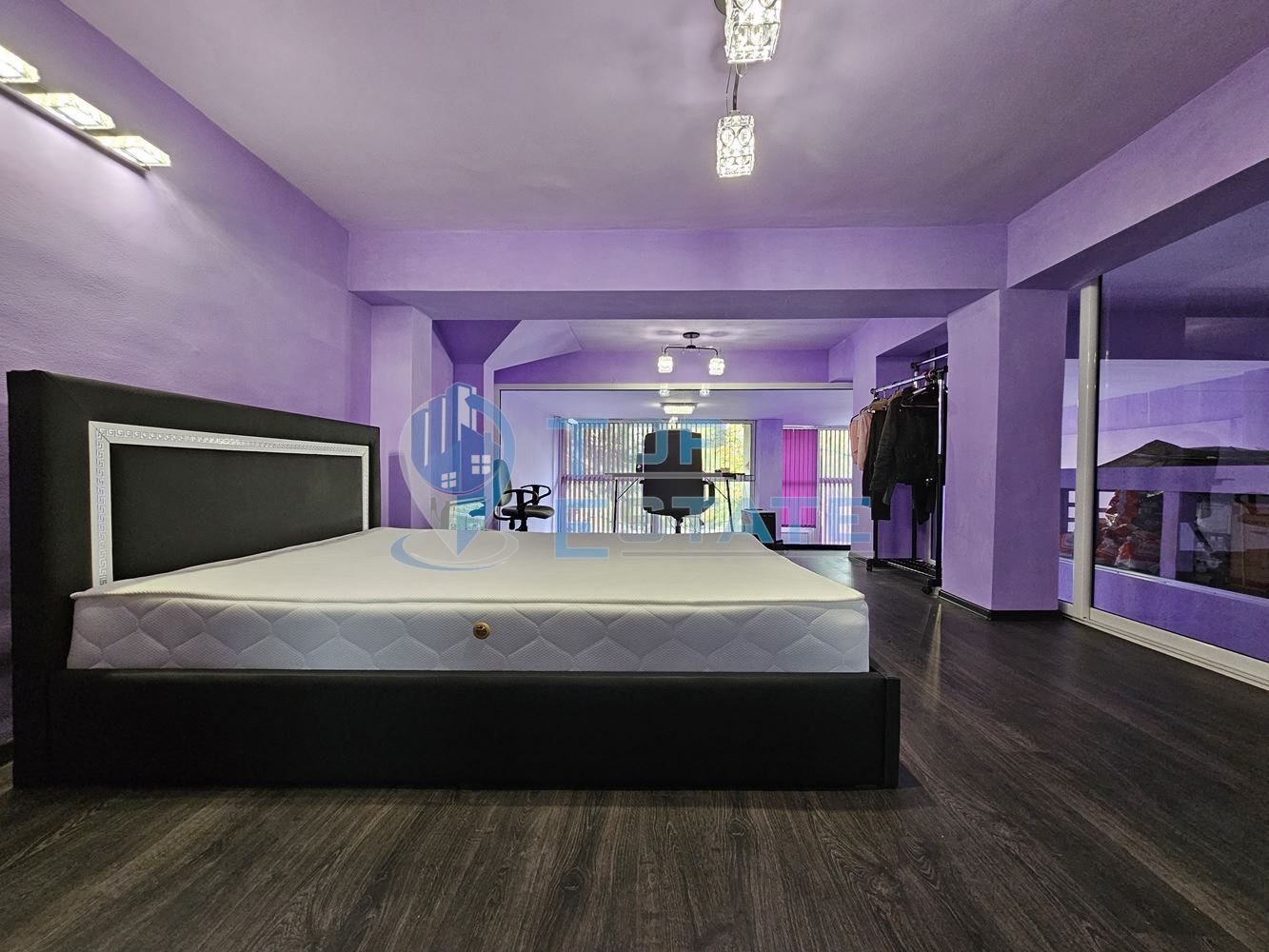 Ремонтирано тухлено жилище със самостоятелен вход в широкия център на гр. Велико Търново - 0