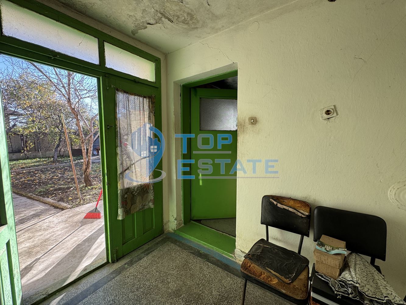 Къща с кладенец и допълнителна постройка в село Ресен, област Велико Търново-0 Къща с кладенец и допълнителна постройка в село Ресен, област Велико Търново - 0