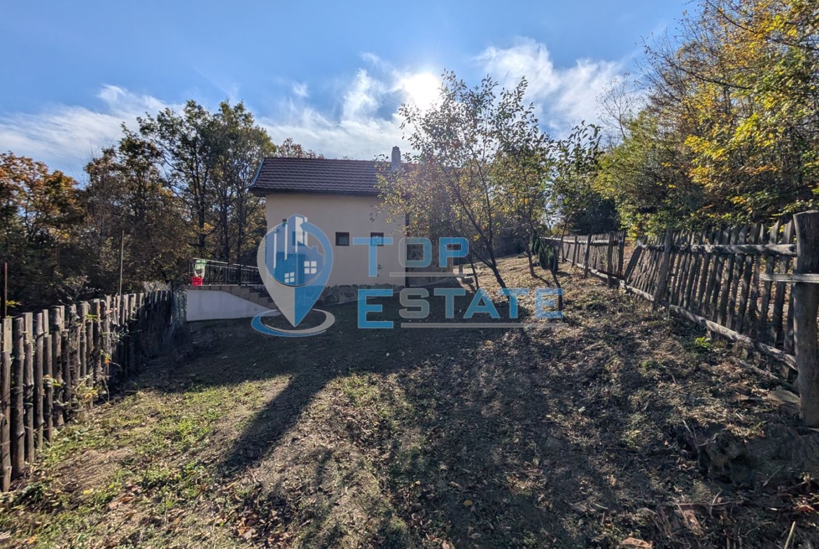 Двуетажна масивна вила в близост до град Плачковци - 0