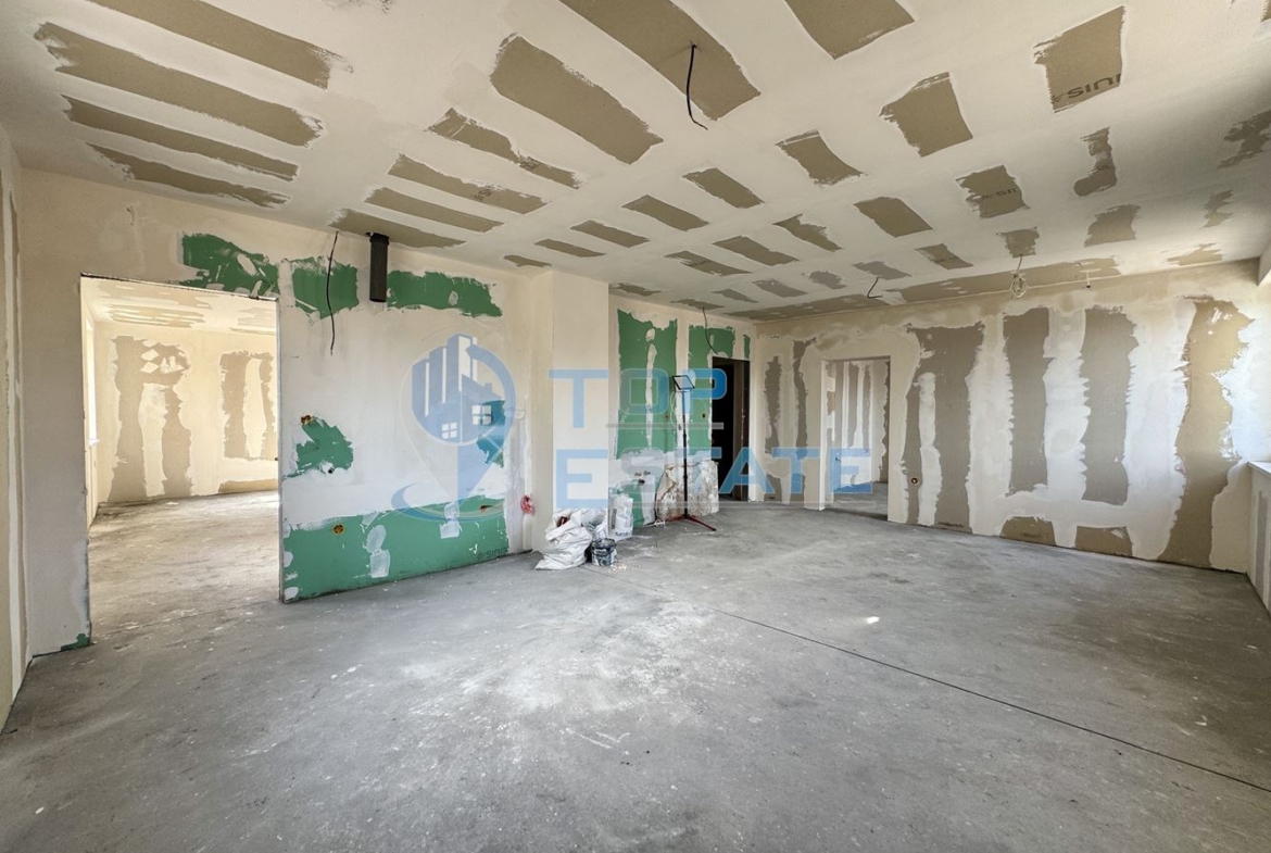 Тристаен тухлен апартамент в град Павликени, област Велико Търново - 0