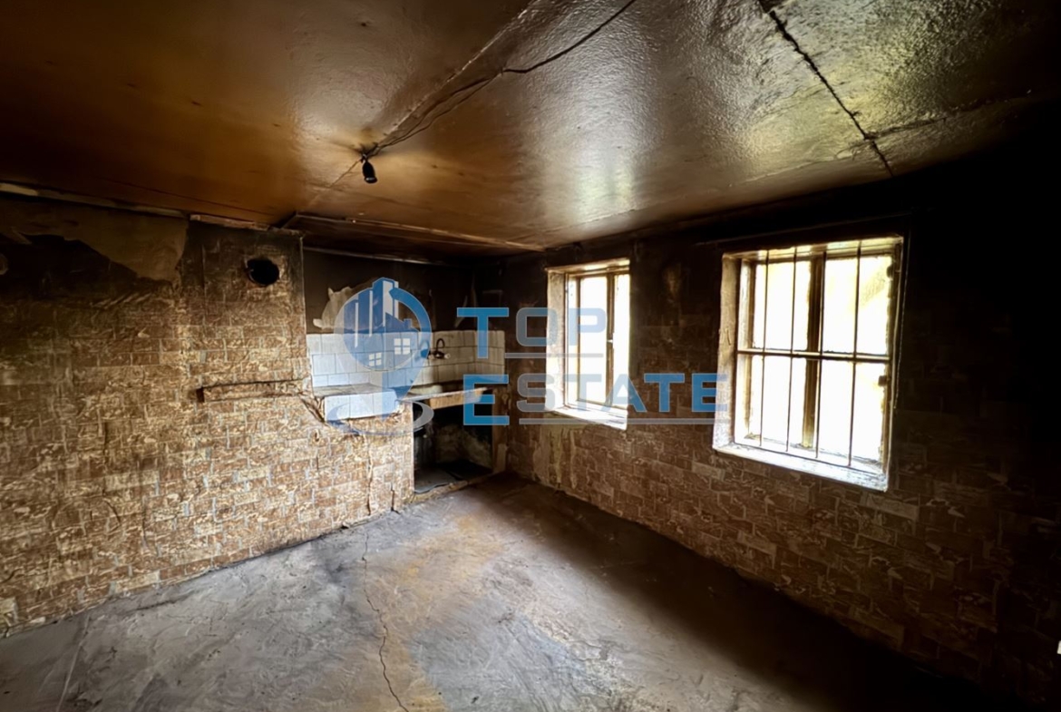 Тухлена къща с допълнителна постройка в град Долна Оряховица, област Велико Търново - 0