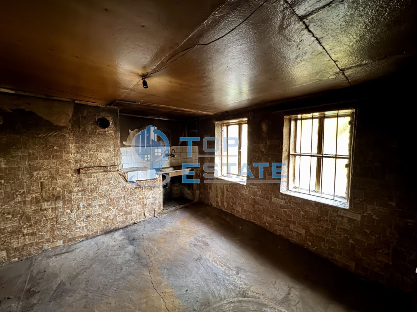 Тухлена къща с допълнителна постройка в град Долна Оряховица, област Велико Търново-0 Тухлена къща с допълнителна постройка в град Долна Оряховица, област Велико Търново - 0