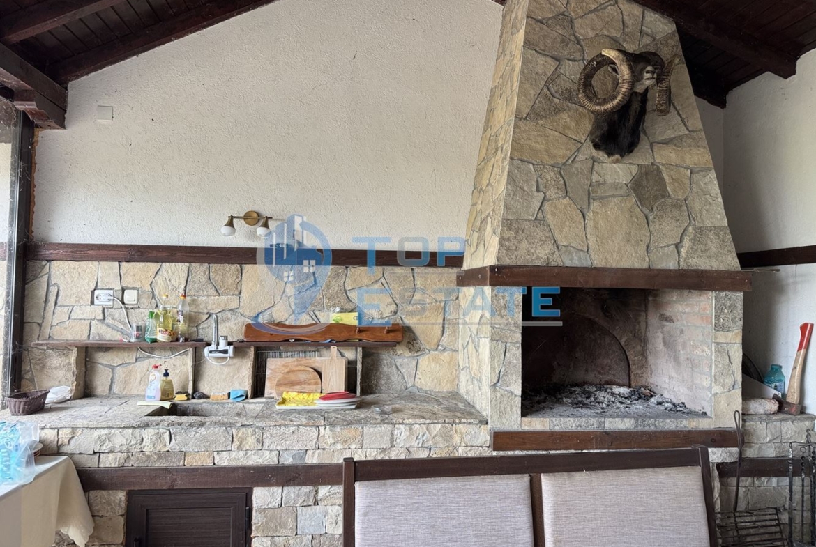 Къща с панорамна гледка във вилната зона на между град Бяла Черква и село Вишовград, област Велико Търново - 0