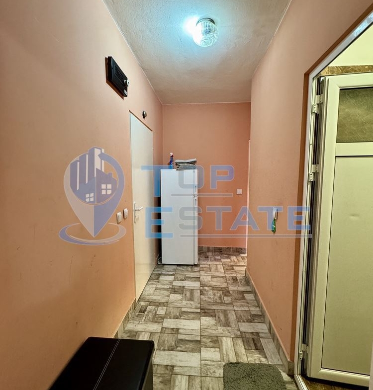 Тристаен панелен апартамент в кв. Зона Б, град Велико Търново. - 0