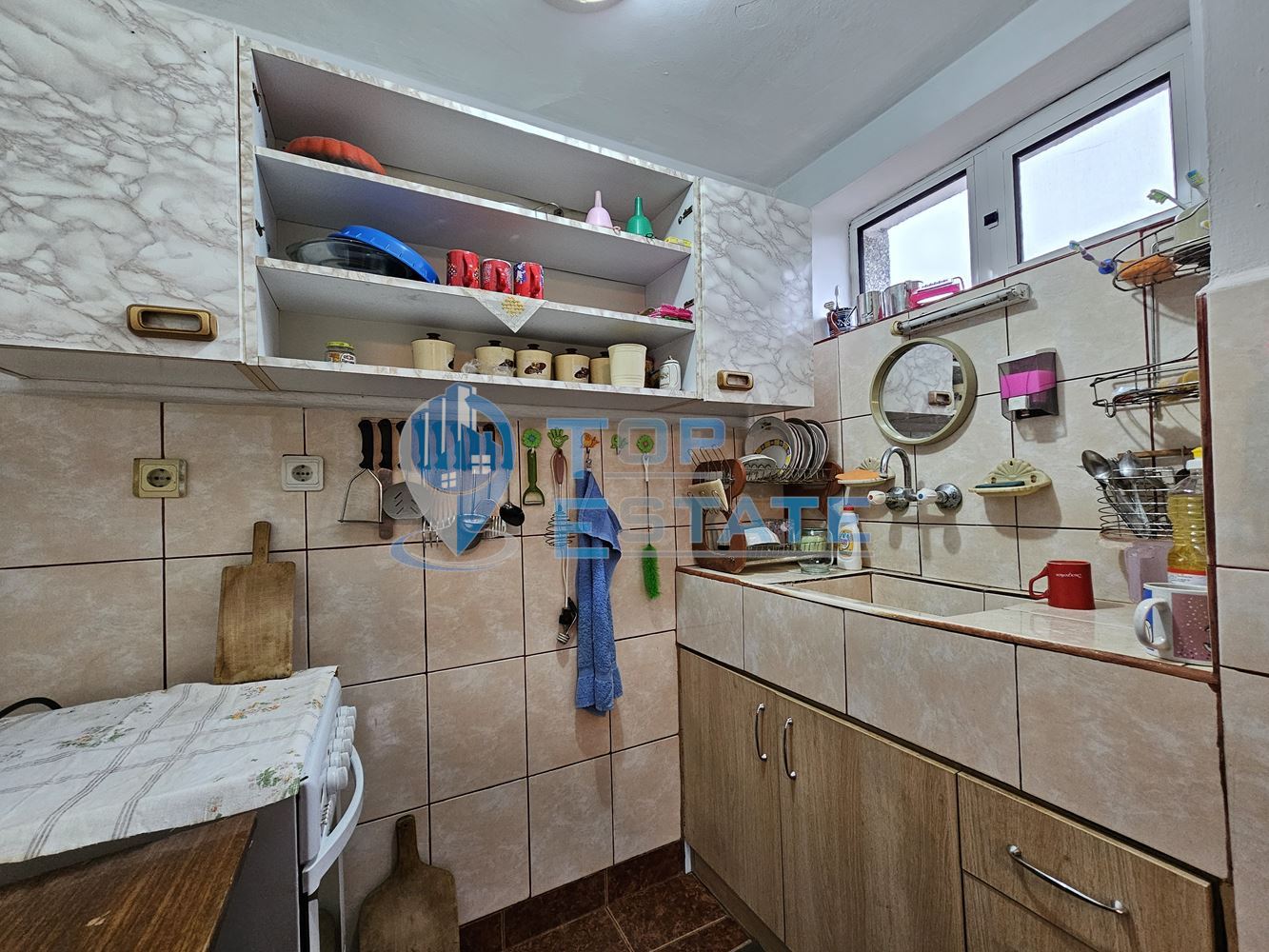 Двуетажна тухлена и обзаведена къща в село Хаджидимитрово-0 Двуетажна тухлена и обзаведена къща в село Хаджидимитрово - 0