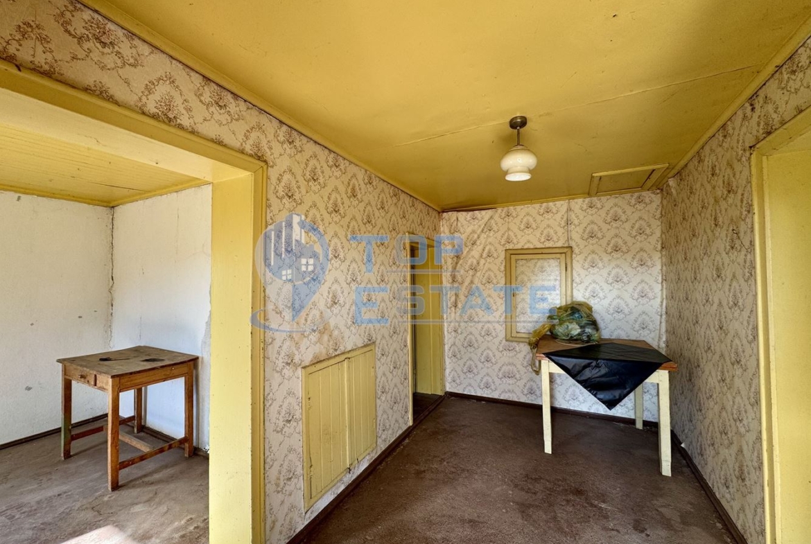 Тухлена къща с кладенец и допълнителна постройка в село Долна Липница, област Велико Търново - 0