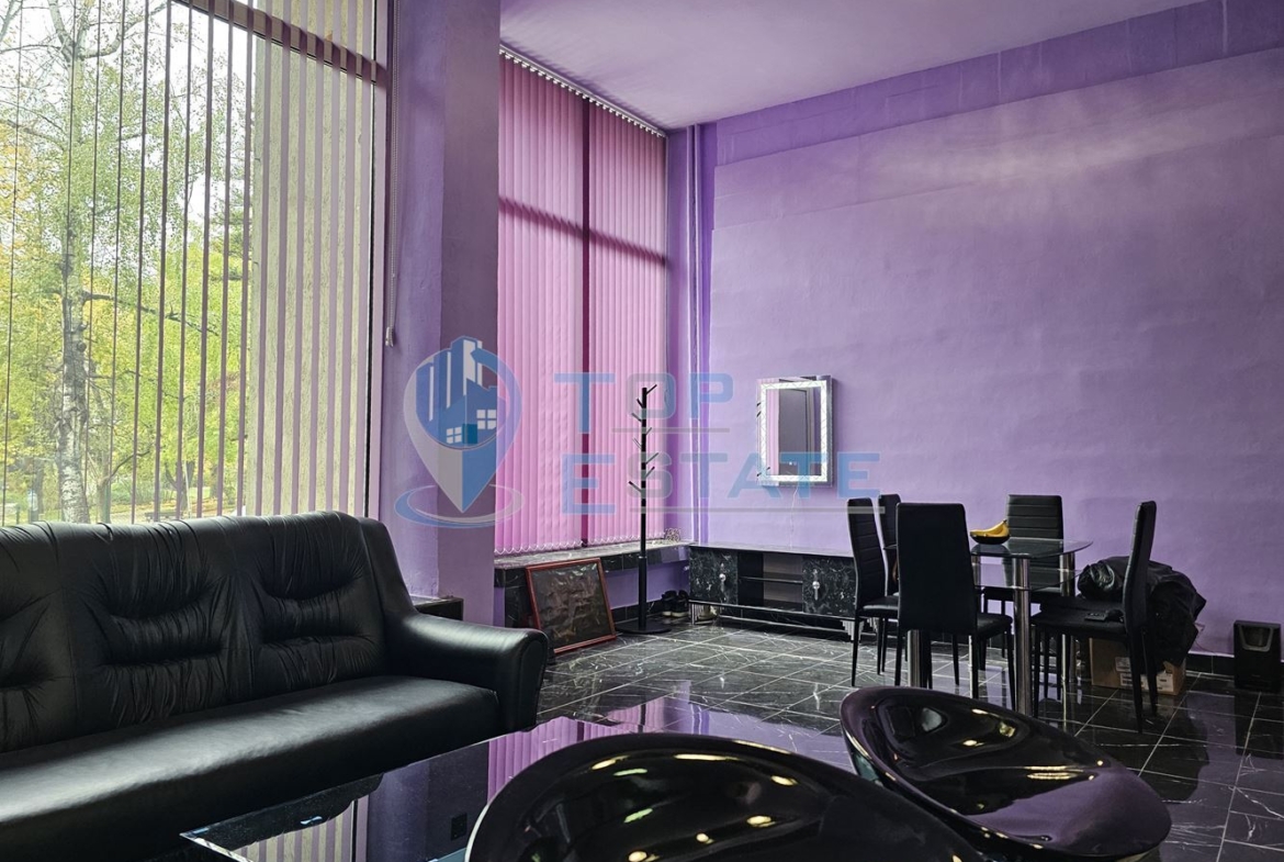 Ремонтирано тухлено жилище със самостоятелен вход в широкия център на гр. Велико Търново - 0