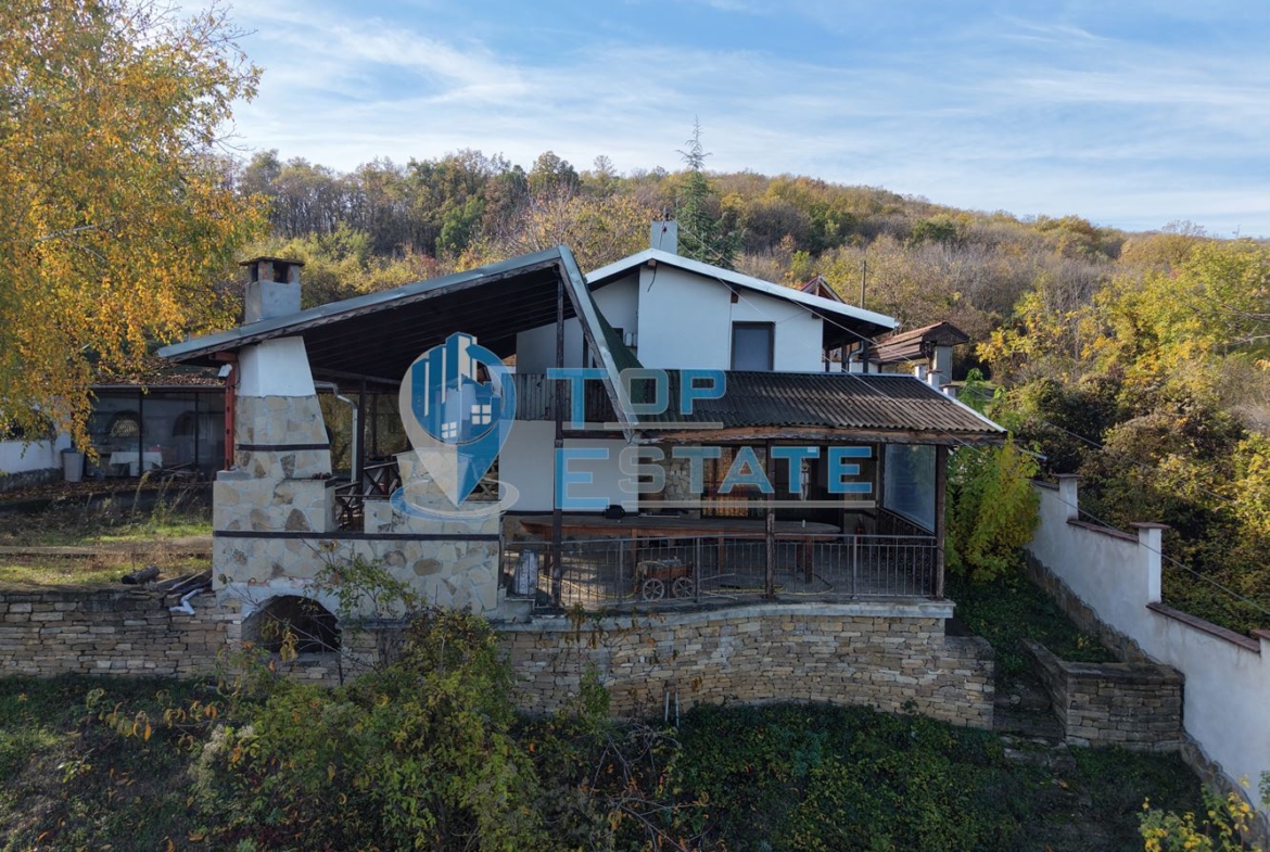 Къща с панорамна гледка във вилната зона на между град Бяла Черква и село Вишовград, област Велико Търново - 0