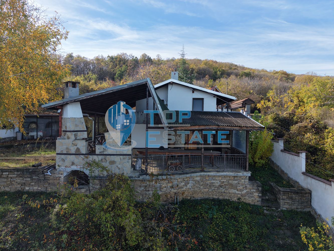 Къща с панорамна гледка във вилната зона на между град Бяла Черква и село Вишовград, област Велико Търново - 0