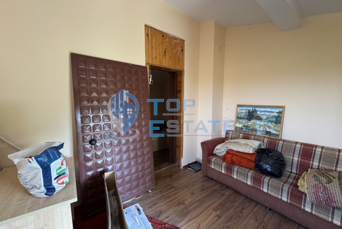 Къща с панорамна гледка във вилната зона на между град Бяла Черква и село Вишовград, област Велико Търново - 0