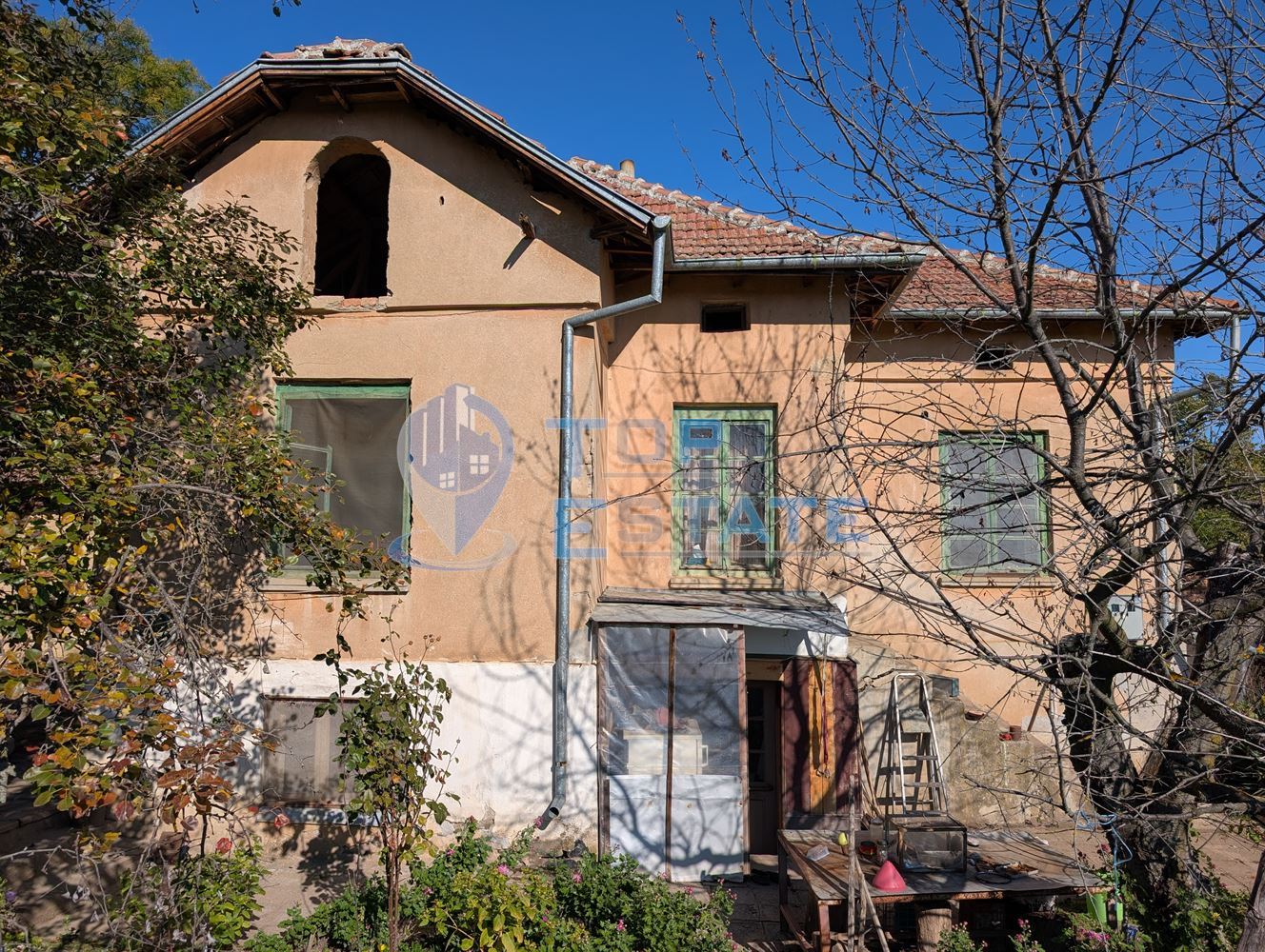 Двуетажна къща с голям двор и кладенец в село Сломер - 0