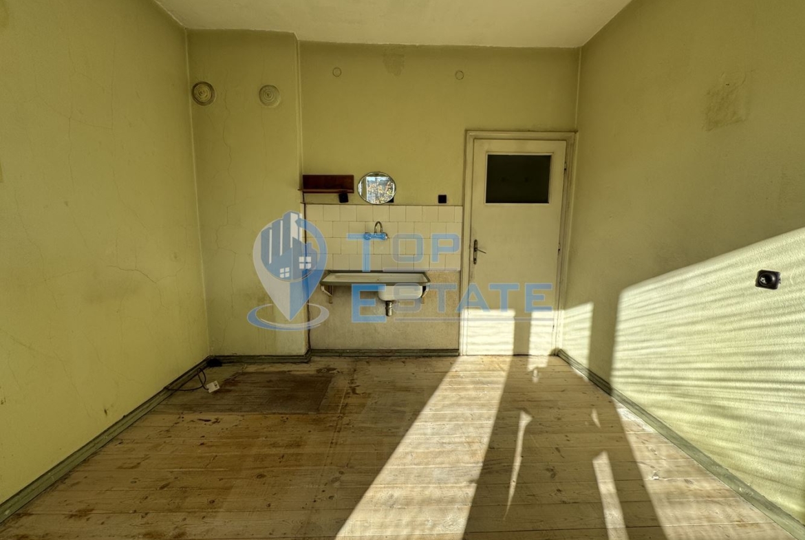 Тристаен тухлен апартамент с гараж кв. Акация, град Велико Търново - 0