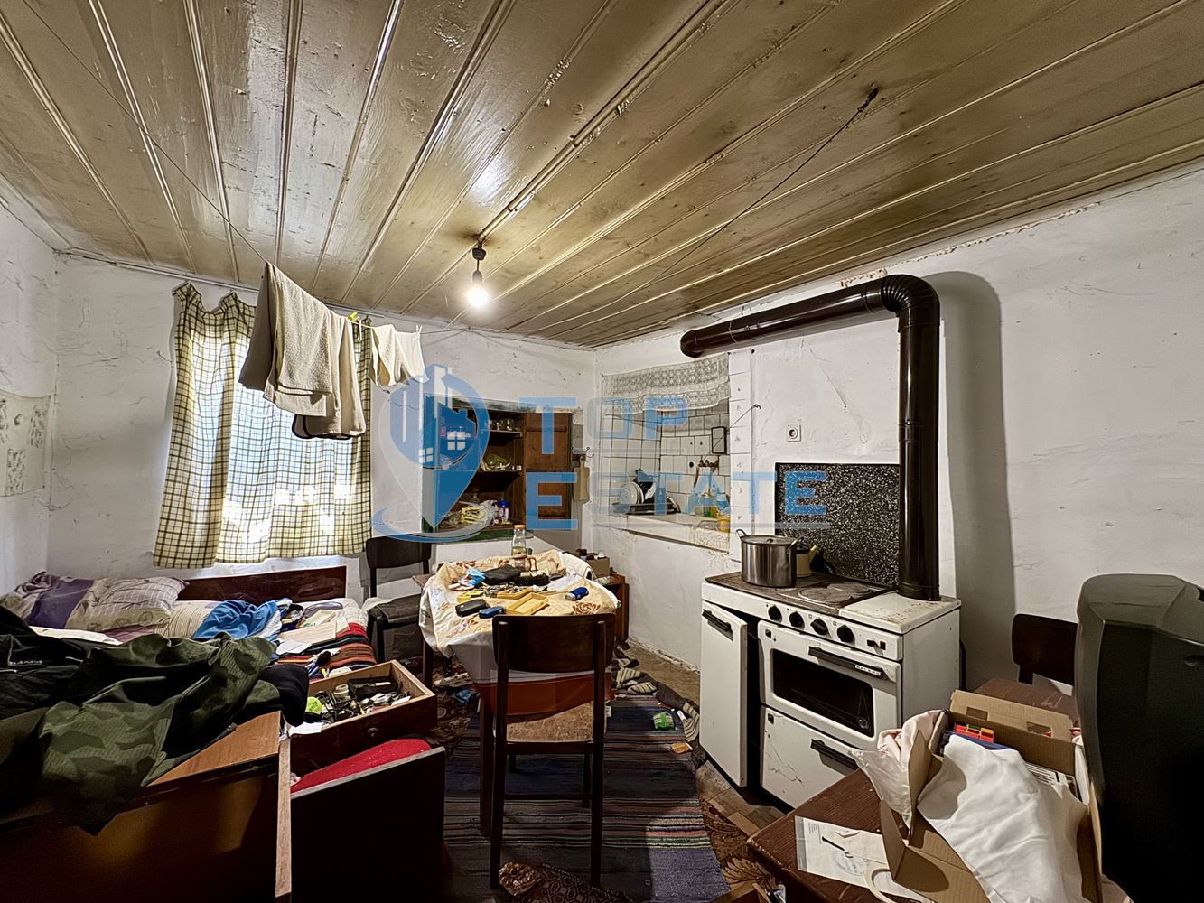 Тухлена къща с кладенец и голям двор в село Александрово, област Велико Търново - 0