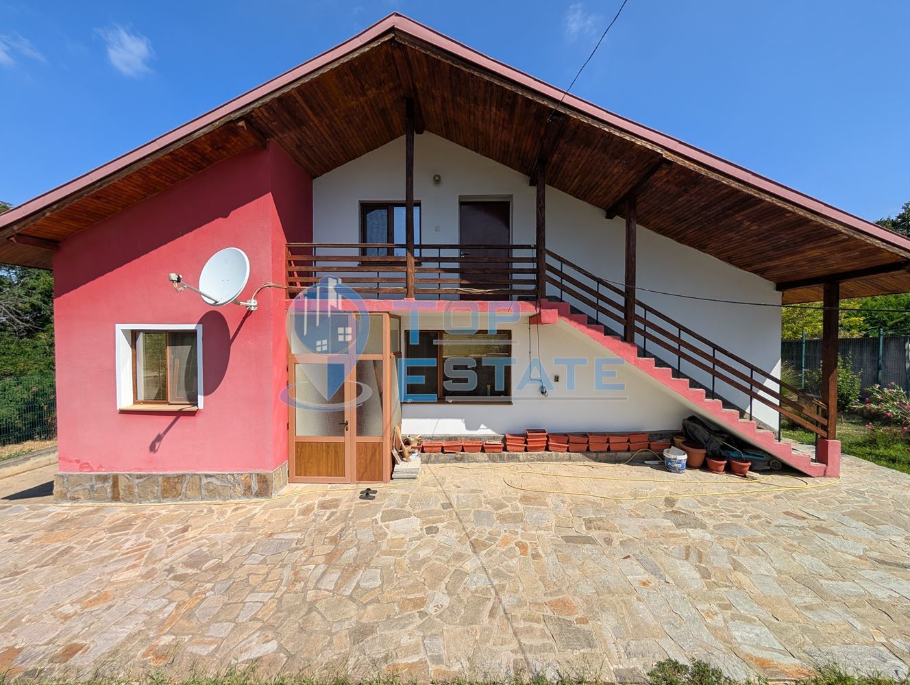 Масивна двуетажна къща в село Караисен - 0