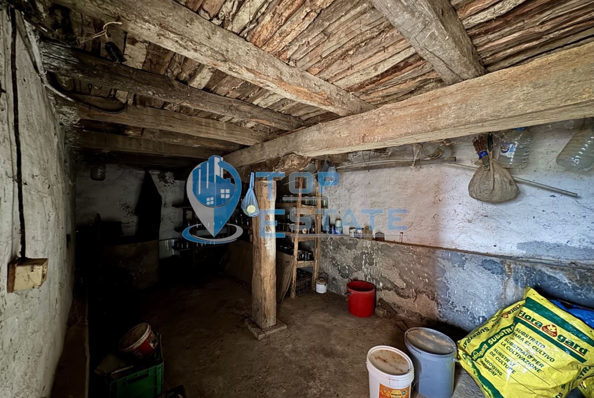 Тухлена къща с допълнителна постройка в град Долна Оряховица, област Велико Търново - 0