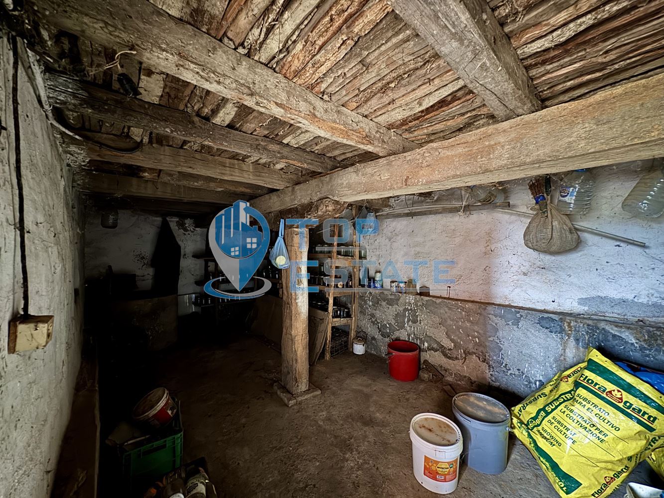 Тухлена къща с допълнителна постройка в град Долна Оряховица, област Велико Търново-0 Тухлена къща с допълнителна постройка в град Долна Оряховица, област Велико Търново - 0