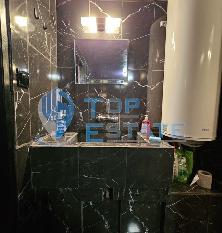 Ремонтирано тухлено жилище със самостоятелен вход в широкия център на гр. Велико Търново - 0