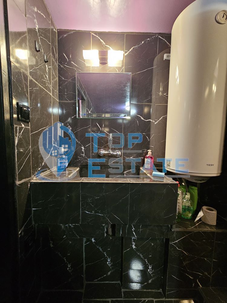 Ремонтирано тухлено жилище със самостоятелен вход в широкия център на гр. Велико Търново - 0