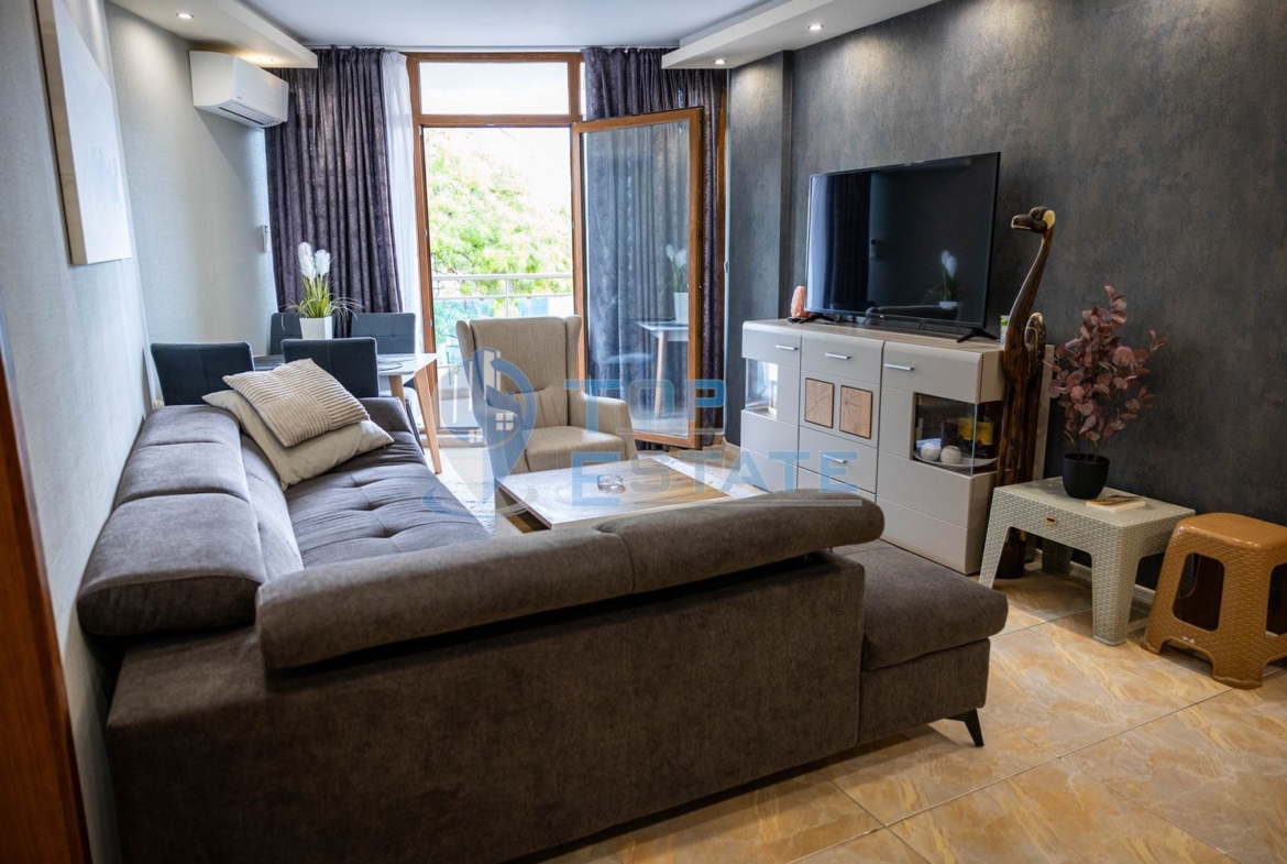 Тристаен обзаведен апартамент на първа линия в хотелски комплекс в к. к Слънчев бряг - 0