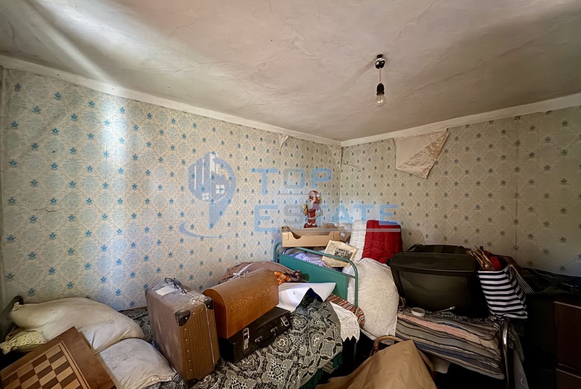 Тухлена къща с кладенец и голям двор в село Александрово, област Велико Търново - 0