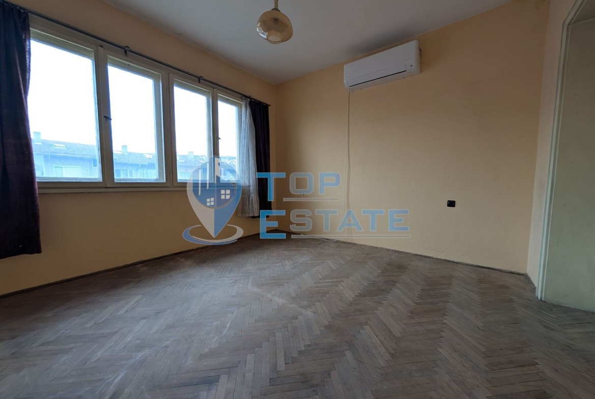 Многостаен тухлен апартамент в центъра на град Горна Оряховица - 0