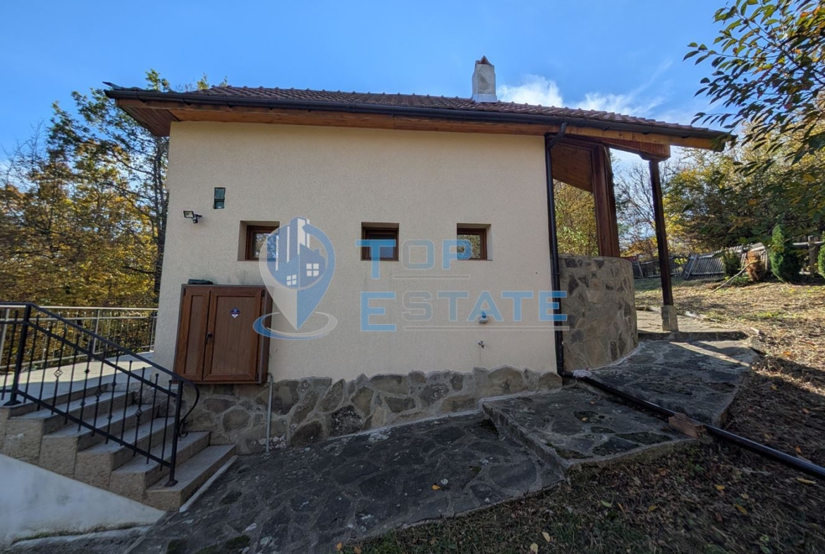 Двуетажна масивна вила в близост до град Плачковци - 0