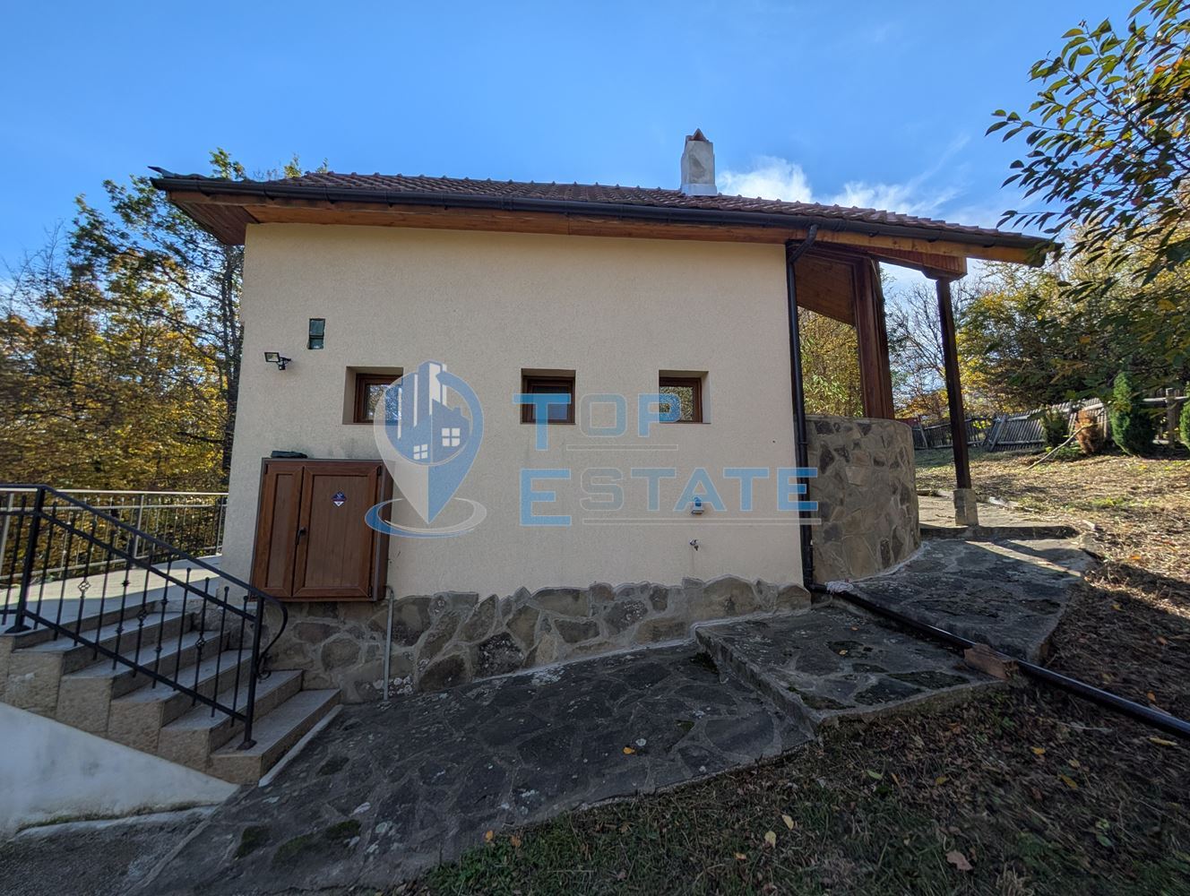 Двуетажна масивна вила в близост до град Плачковци - 0