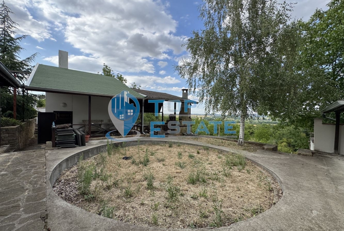 Къща с панорамна гледка във вилната зона на между град Бяла Черква и село Вишовград, област Велико Търново - 0