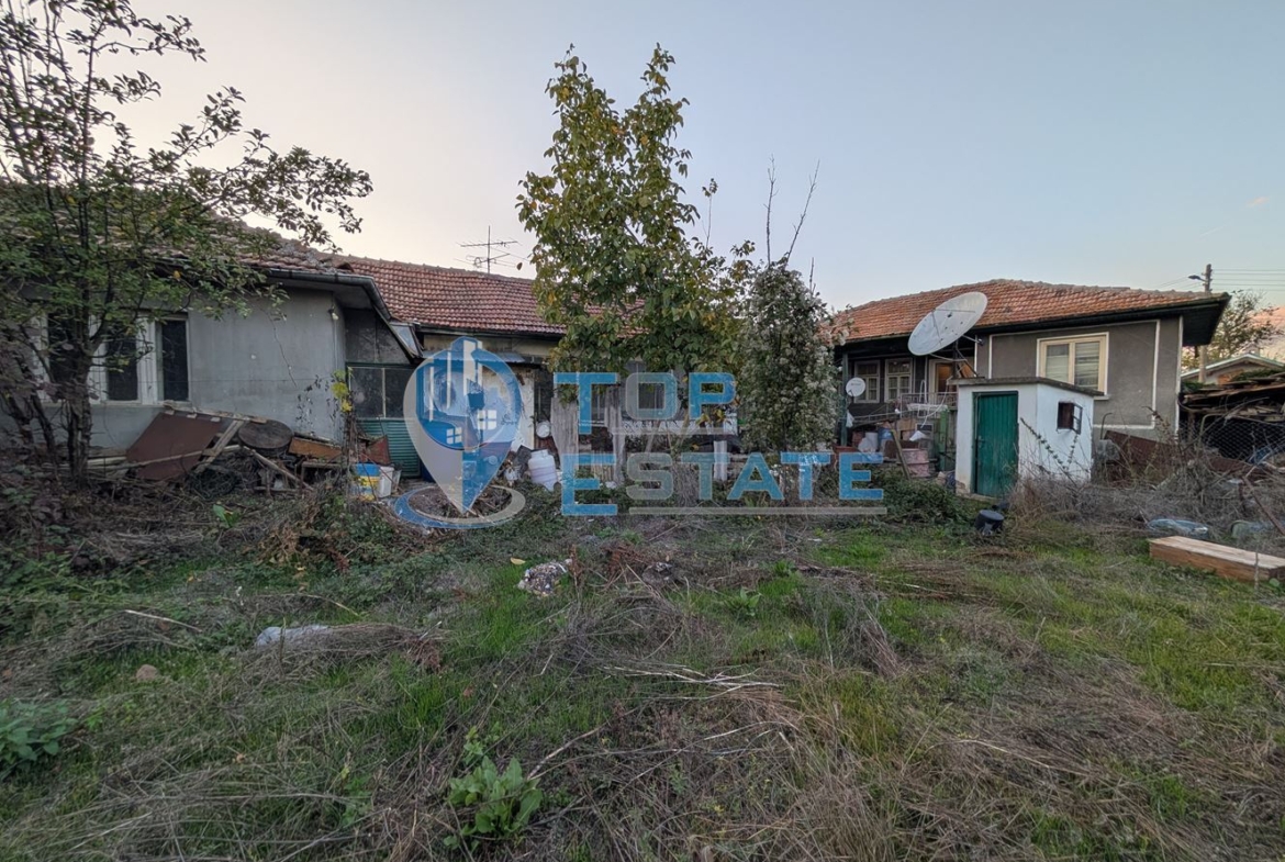 Едноетажна къща с лятна кухня и гараж в село Мерданя, област Велико Търново - 0