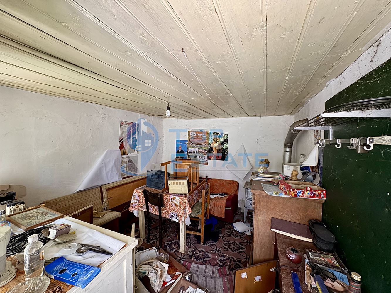 Тухлена къща с кладенец и голям двор в село Александрово, област Велико Търново - 0