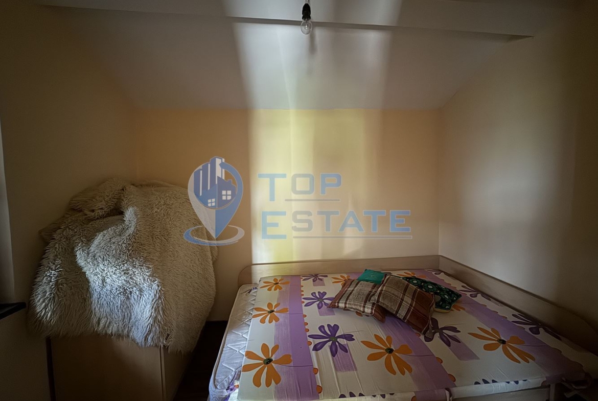 Къща с панорамна гледка във вилната зона на между град Бяла Черква и село Вишовград, област Велико Търново - 0