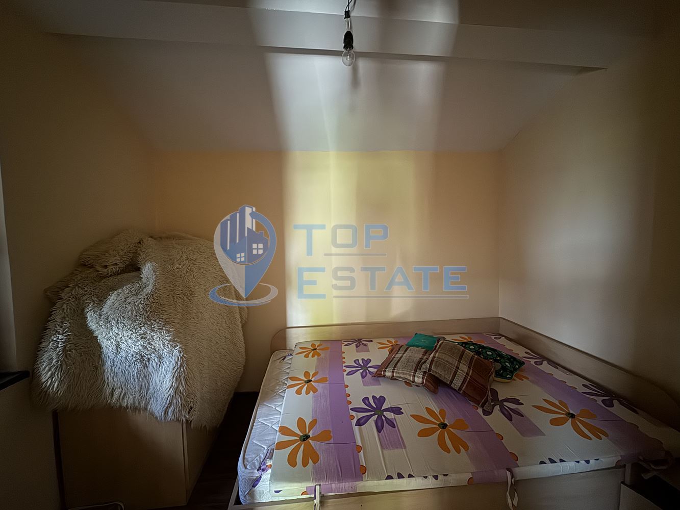 Къща с панорамна гледка във вилната зона на между град Бяла Черква и село Вишовград, област Велико Търново - 0