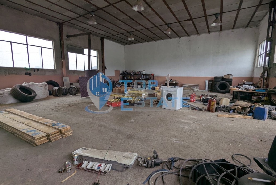 Стопански двор с жилищна част в покрайнините на село Ресен, област Велико Търново - 0