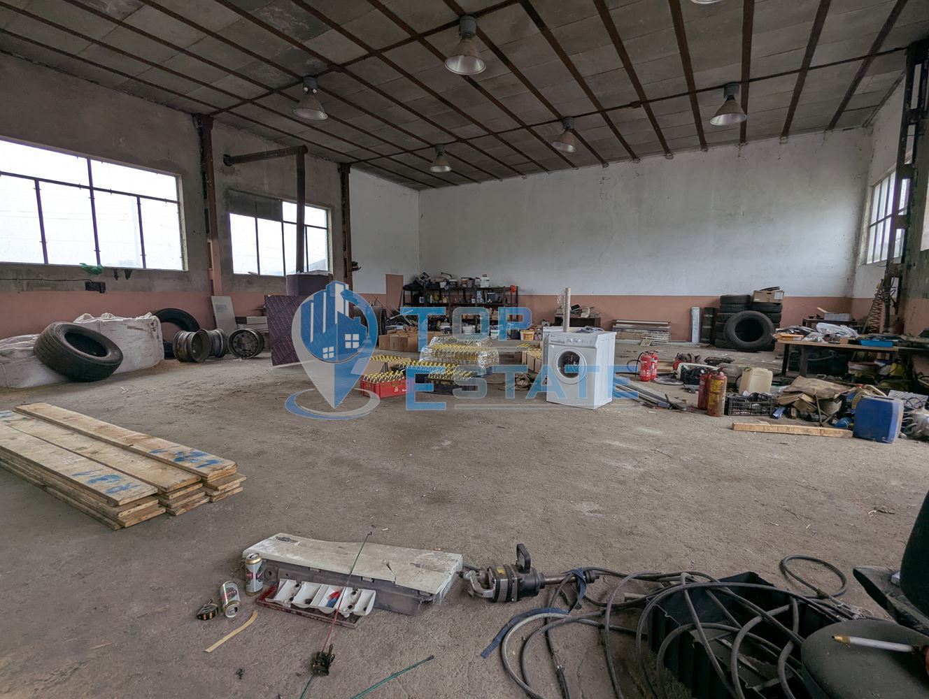 Стопански двор с жилищна част в покрайнините на село Ресен, област Велико Търново - 0