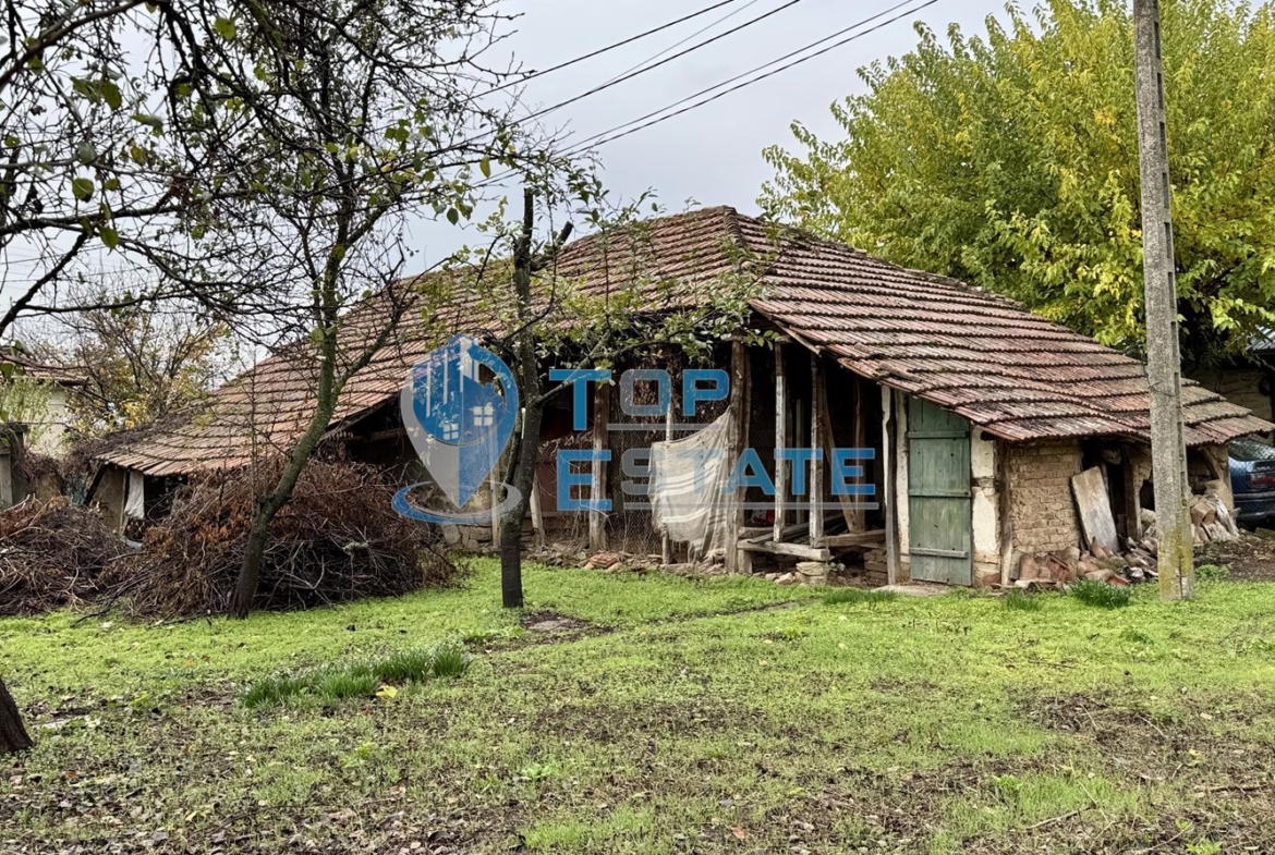 Тухлена къща с допълнителна постройка в град Долна Оряховица, област Велико Търново - 0