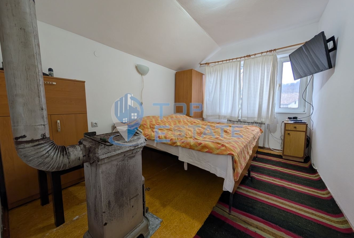 Двуетажна масивна вила до река в Еленския балкан - 0