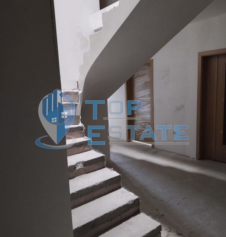 Мезонет с панорамна гледка в новопостроена сграда в центъра на град Велико Търново - 0